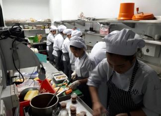 กับข้าวพนักงานปัญหาโลกแตกที่พ่อครัวทุกคนเมื่อมาอยู่อังกฤษต้องเจอ กับข้าวพนักงาน เมนูอาหารพนักงานโรงแรม