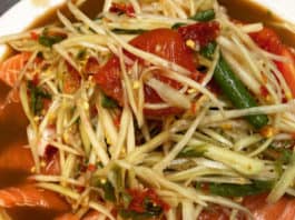 ส้มตำปลาแซลม่อน