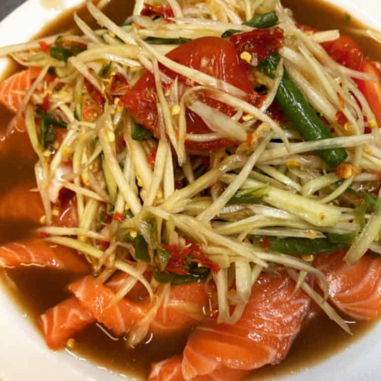 ส้มตำปลาแซลม่อน